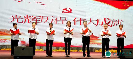 我校隆重举行2023届学子毕业典礼 