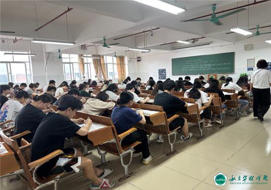 严考纪    正考风   促学风 2022-2023学年第二学期期末考试现场巡考 