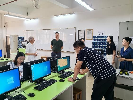  我校大学英语四、六级口语考试（CET-SET）考点 顺利通过验收