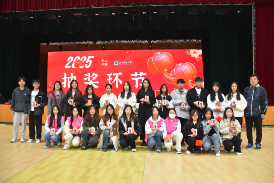 我校跨年举办迎新游园晚会