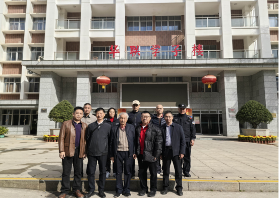 校领导大年初一慰问留校师生员工