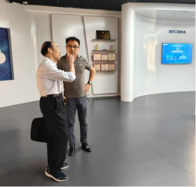 我校领导深入嘉环科技公司探索校企合作新途径