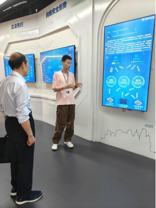 我校领导深入嘉环科技公司探索校企合作新途径