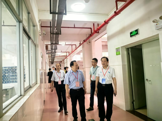 立足教学一线  深入课堂督导——新学期校领导开展听课巡查工作