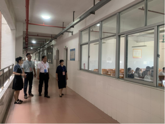 立足教学一线  深入课堂督导——新学期校领导开展听课巡查工作
