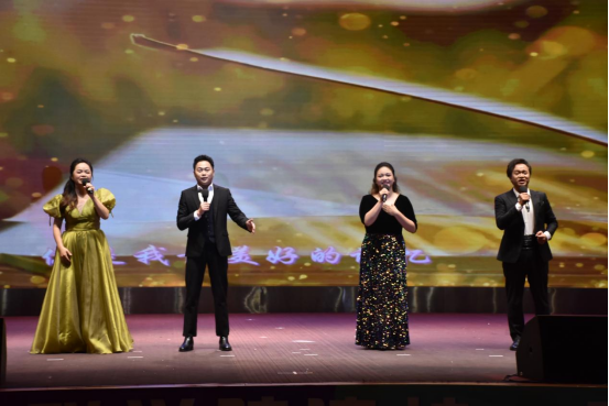 华联今夜星光璀璨!建校35周年文艺晚会燃情上演 华联今夜星光璀璨!建校35周年文艺晚会燃情上演