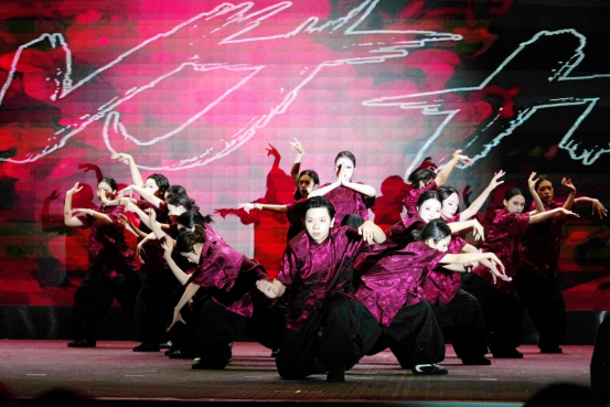 华联今夜星光璀璨!建校35周年文艺晚会燃情上演 华联今夜星光璀璨!建校35周年文艺晚会燃情上演