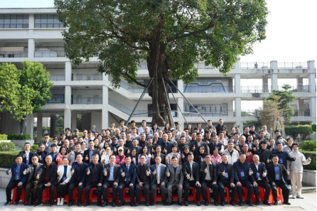 我校应邀出席2025年AI赋能•产教融合 ——智能产业与教育创新发展研讨会 我校应邀出席2025年AI赋能•产教融合 ——智能产业与教育创新发展研讨会