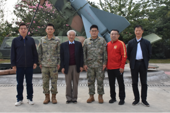 校领导前往驻地部队慰问官兵