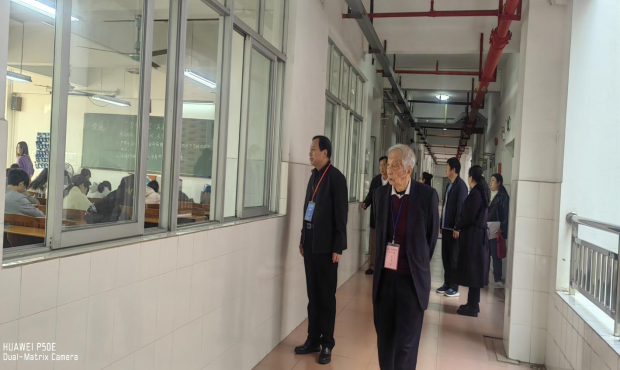 领导带队双线考护航期末考公平有序——我校首场期末考试顺利开考