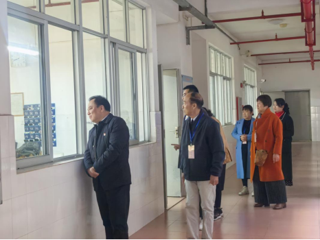 领导带队双线考护航期末考公平有序——我校首场期末考试顺利开考