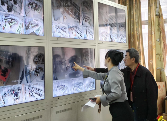 校领导深入课堂督学      华联学院春季开学启新篇