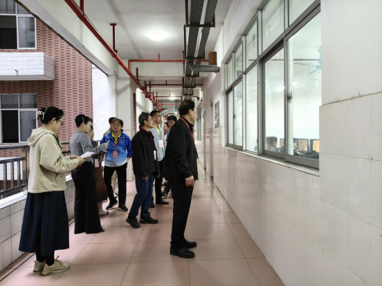 校领导深入课堂督学      华联学院春季开学启新篇