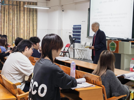 校领导深入课堂督学      华联学院春季开学启新篇