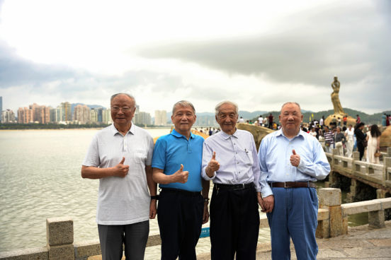 伶仃洋观双桥共舞      大湾区看建设奇迹