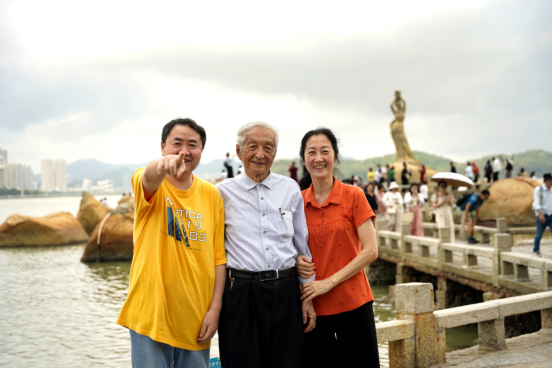 伶仃洋观双桥共舞      大湾区看建设奇迹