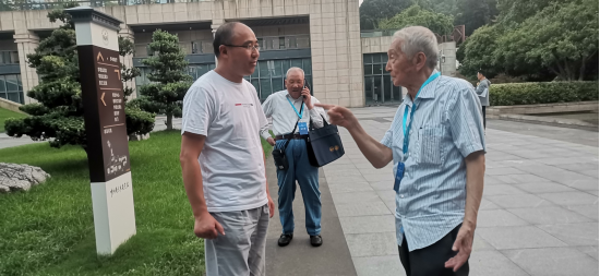 侯德富教授赴南京出席中陶会学术研讨会 侯德富教授赴南京出席中陶会学术研讨会