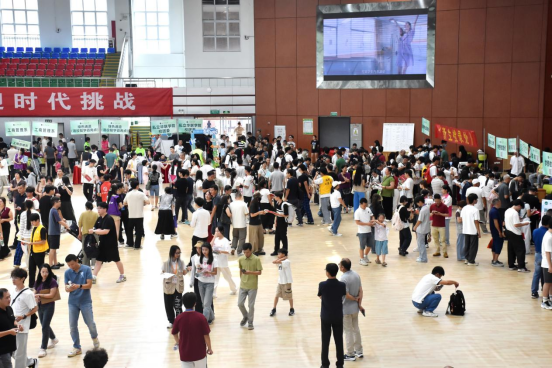入校报到进行时 入校报到进行时