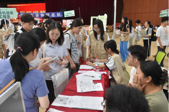 入校报到进行时 入校报到进行时