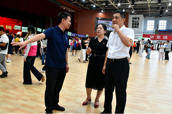 入校报到进行时 入校报到进行时