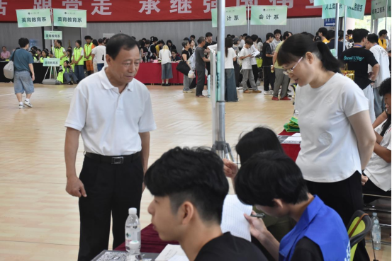 入校报到进行时 入校报到进行时