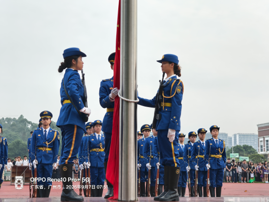 我校举行2026至2027学年第一学期首次升旗仪式 我校举行2026至2027学年第一学期首次升旗仪式