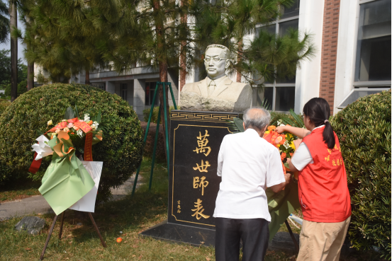 我校举行陶行知诞辰135周年纪念仪式 我校举行陶行知诞辰135周年纪念仪式
